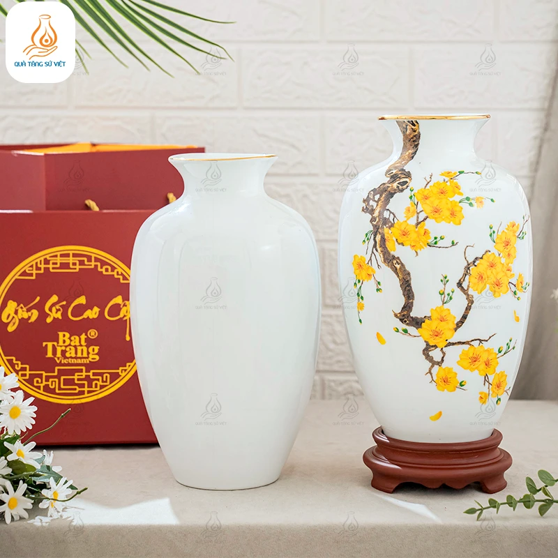 Bình gốm men trắng họa tiết hoa mai vàng