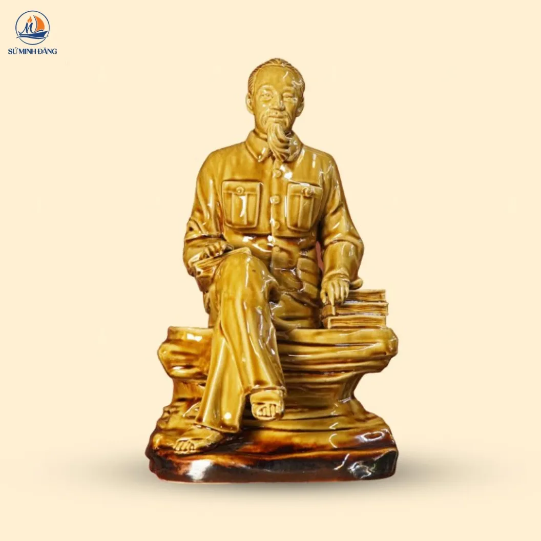 Tượng gốm Bác Hồ men hoàng thổ sâu lắng