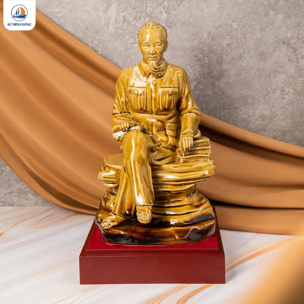 Tượng gốm Bác Hồ men hoàng thổ
