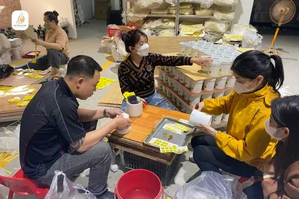Ly sứ được trang trí và in ấn hoa văn theo yêu cầu