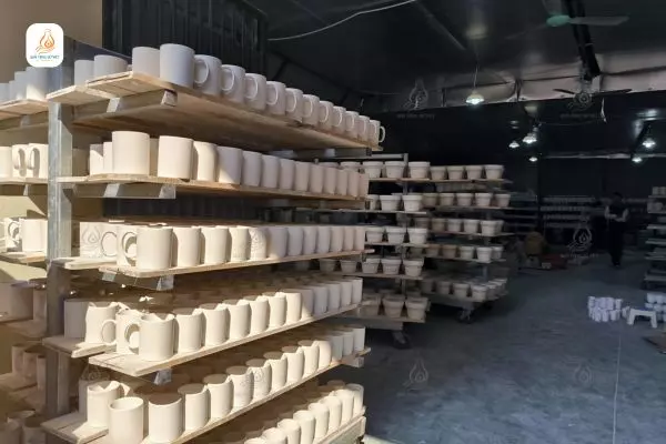 Sản xuất ly sứ tại xưởng Quà tặng Sứ Việt