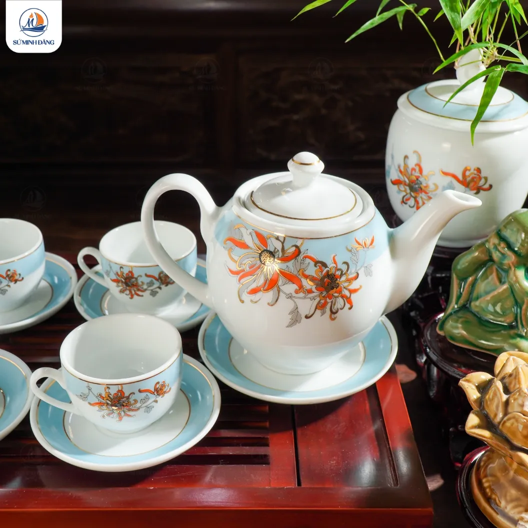 Bộ ấm chén hoa cúc kẻ chỉ vàng