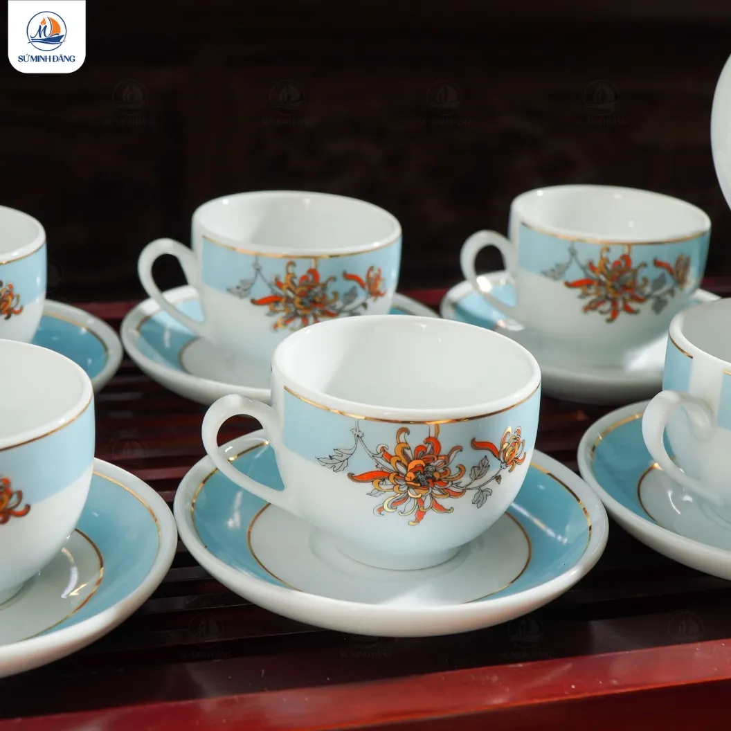 Bộ ấm chén hoa cúc kẻ chỉ vàng