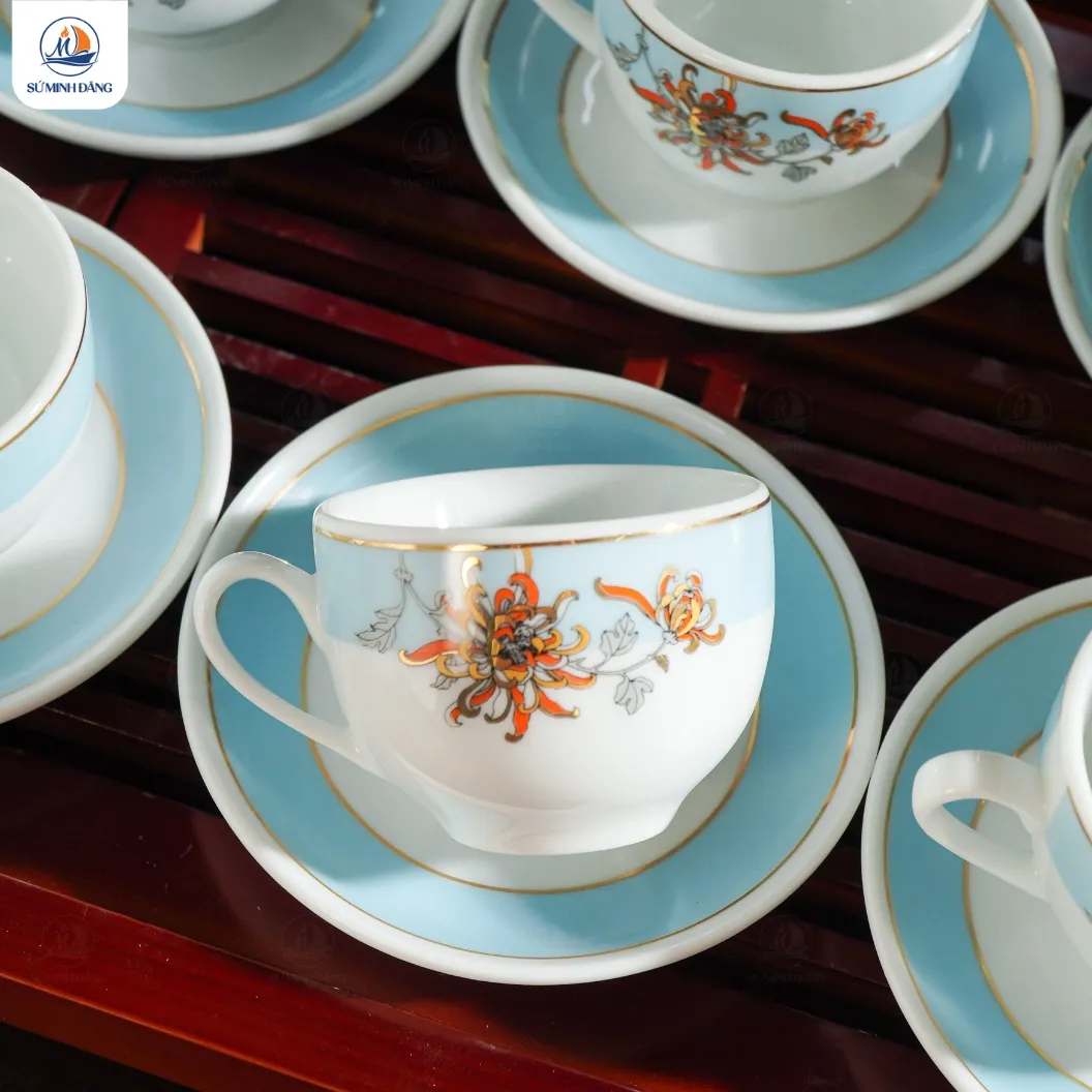 Bộ ấm chén hoa cúc kẻ chỉ vàng
