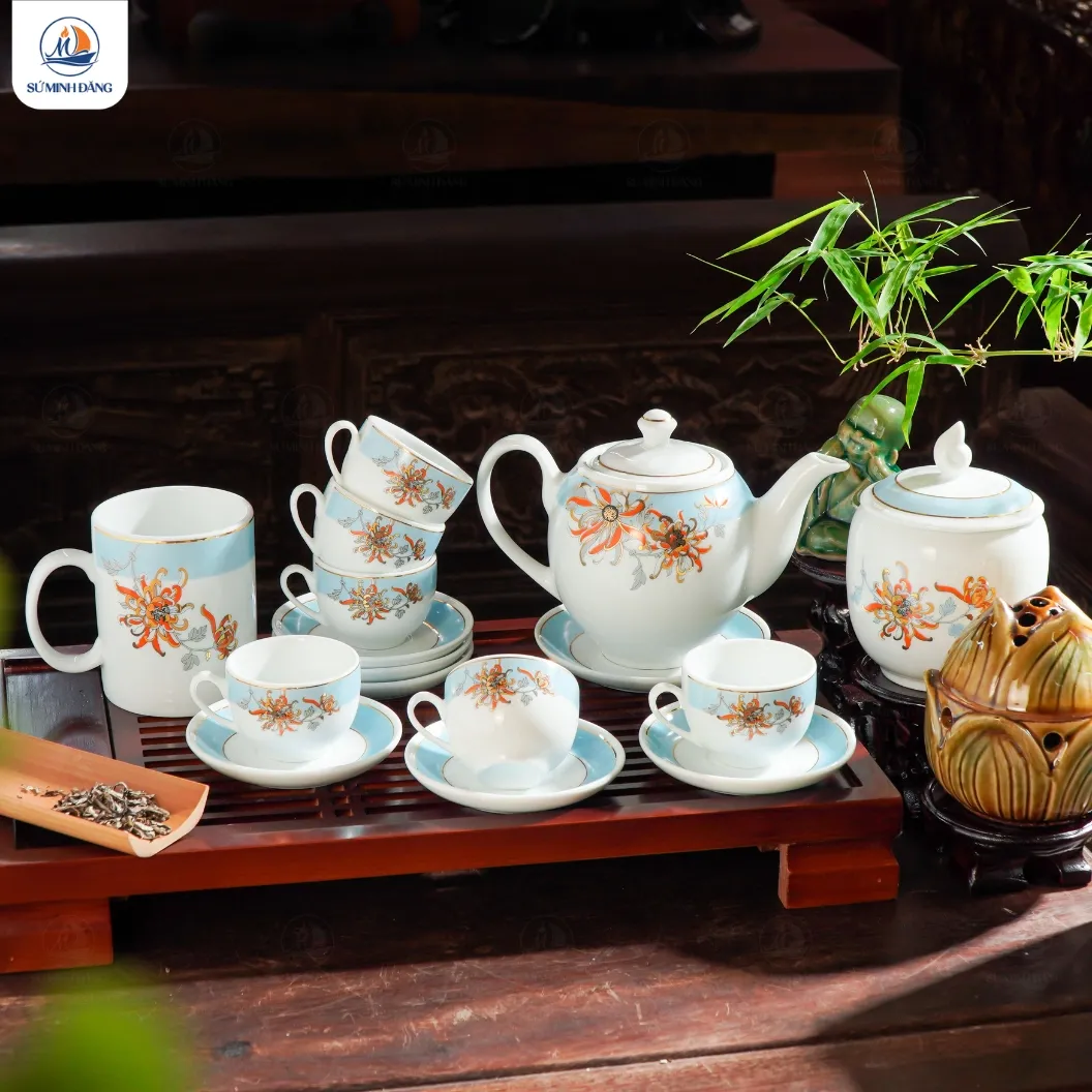 Bộ ấm chén hoa cúc kẻ chỉ vàng