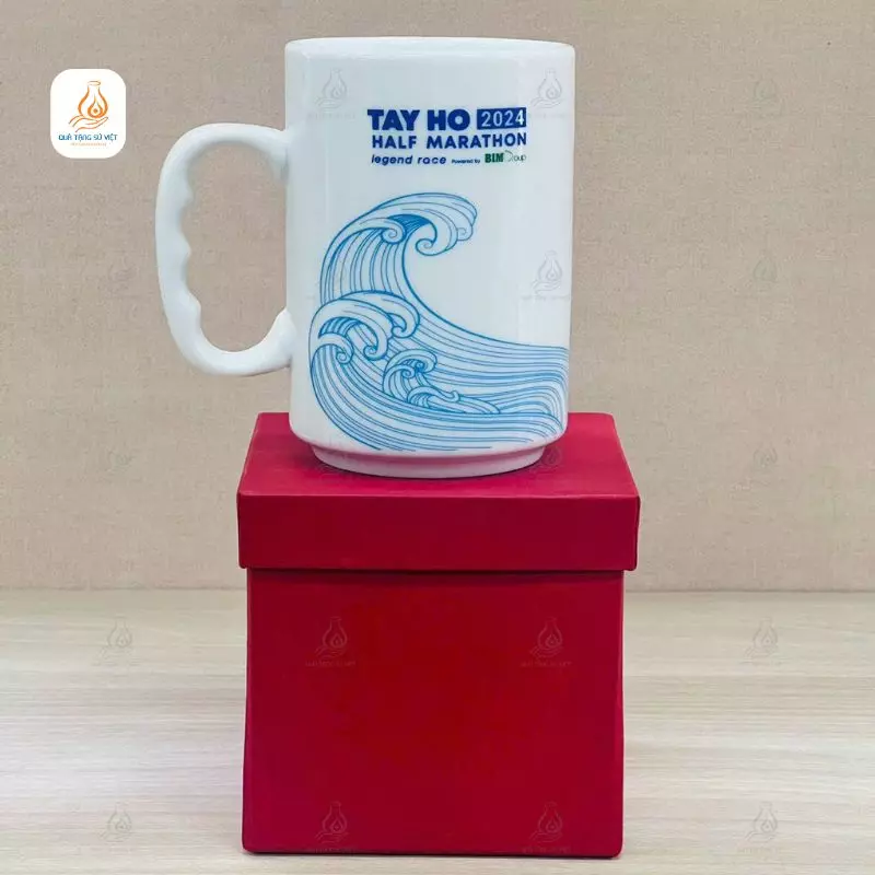 Cốc sứ thiết kế chữ và hình - món quà tặng ấn tượng và độc đáo