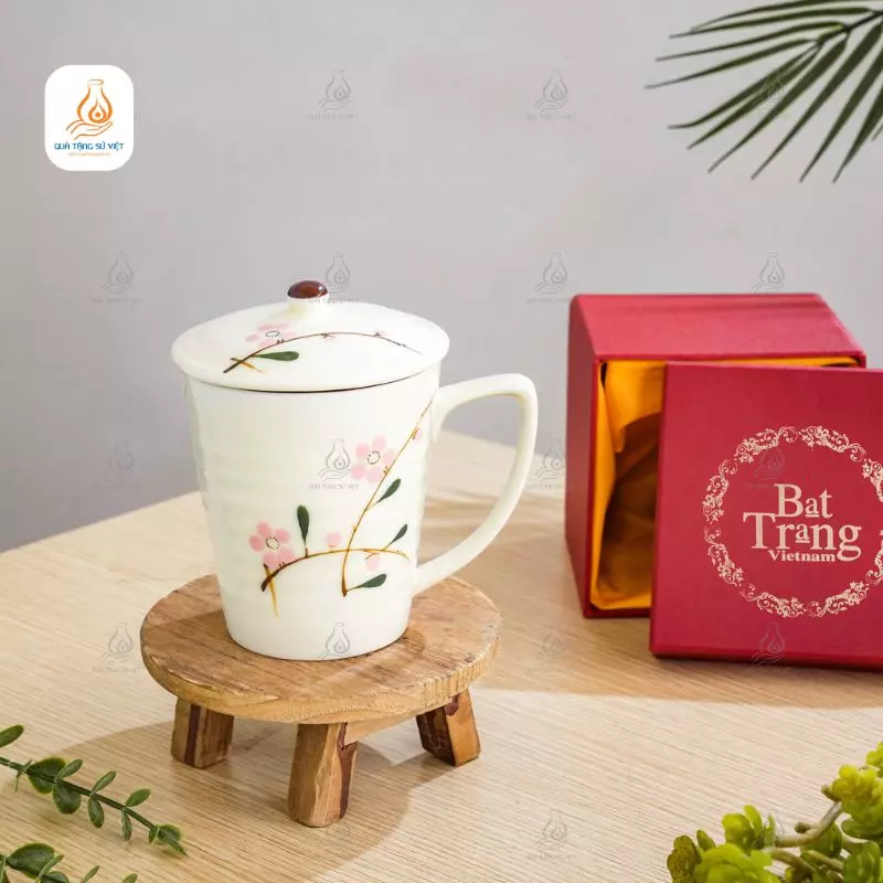 Ly sứ vẽ tay họa tiết đào hồng