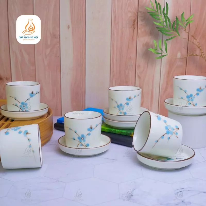 Cốc sứ trụ men kem họa tiết thanh đào