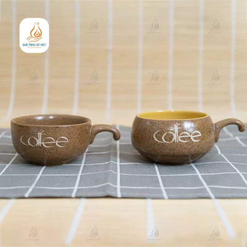 Tách sứ cà phê màu nâu