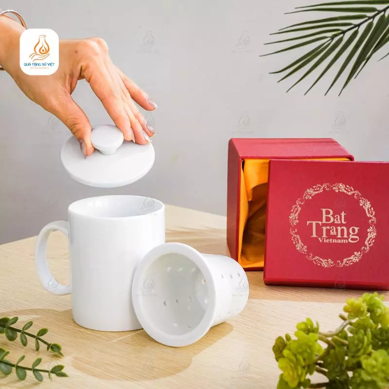 Ly sứ trắng có nắp tiện dụng