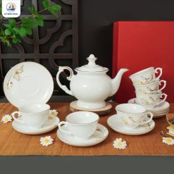 Bộ ấm chén Hoa Mộc Lan dáng đài các