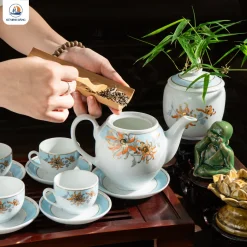 Bộ ấm chén hoa cúc kẻ chỉ vàng