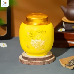 Lọ trà Liên Hoa men vàng