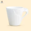 Cốc sứ màu trắng quai xoắn độc đáo