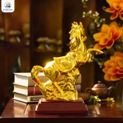 Tượng gốm Ngựa dát vàng