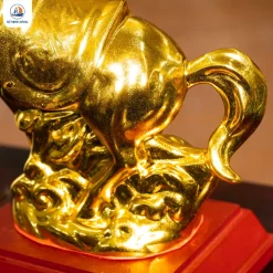 Tượng gốm Ngựa dát vàng