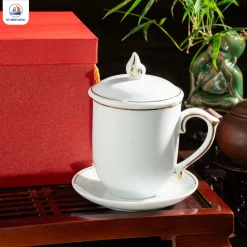 Ly sứ trắng họa tiết sen nước