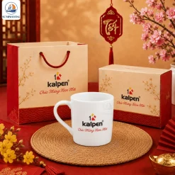 Ly Sứ Dáng Vát Quai Tim In Logo Quà Tết